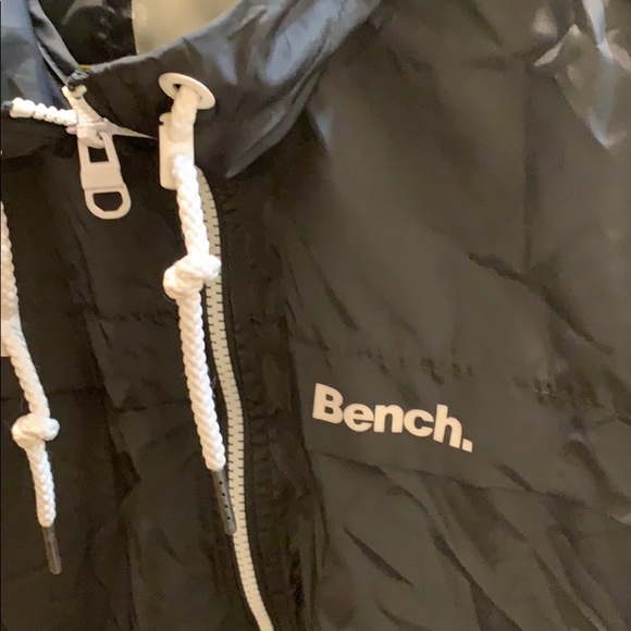 Bench Pretender windbreaker - size small - Picture 2 of 9